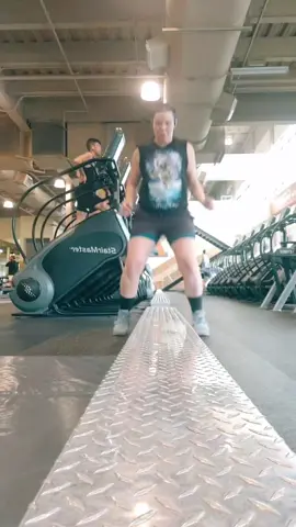 can't catch me.....💯🔥💪🏽 quick bht explosive leg work out today. #Fitness #satisfying #workoutvideo #energy  #diyworkout #DIY #empowerment #pdx #2023 #viral #legday #fit #gym #ideas #new #trend #athletics 