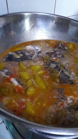 Tatay ko sya, Pero akala ko lang pala. Pinangat sa Kamias na Tilapia (pwede din ibang isda) Bawang Sibuyas Luya Kamatis Kamias Tilapia Siling haba Pwede din gumamit ng ibang klase ng Isda.