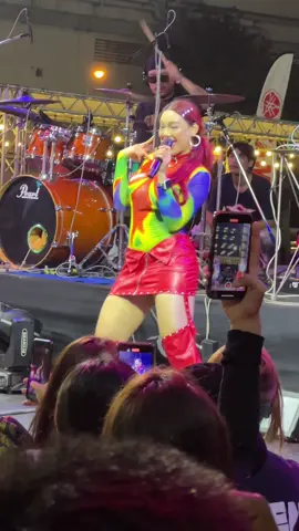 เห็นไหมบอกแล้วว่าไม่ได้แต่งตัวโป๊ทุกงาน ยิ่งเวลาไปกับเฮียเดี๋ยวนี้คือจะไม่โป๊เลยเด้อ งานมีเด็กมีผู้ใหญ่เยอะฉันก็แต่งตัวตามหน้างาน ฉะนั้นบางงานมันจะโป๊บ้างก็อภัยฉันเถอะสู ให้ฉันได้ใช้ชีวิตบ้าง #แพรจ๋า #pearja