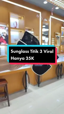 Sunglass titik 3 viral, bisa untuk cewek ataupun cowok. Join live atau cek keranjang kuning sekarang juga!  #serunyalebaran  #mudik #mudik2023 #winseeoptik #pasarbaru #fypシ゚viral #idulfitri2023 #fyp #hariraya #sunglass #kacamatamurah #kacamatakekinian 
