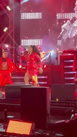 Daniela Darcourt llevaba dos vestuarios en su concierto 'Catarsis' 🔥🔥🔥🔥 #DanielaDarcourt #catarsistour #danieladarcourtyorquesta #danieladarcourtoficial #fypシ #Parati #danieladarcourtsite #fyp #salsa #danieladarcourttiktok #foryou   #danielaticos #Danielatics #xyzbca #foryoupage 