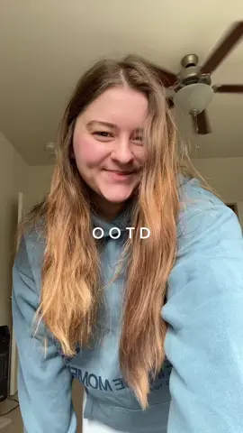 this is the comfiest hoodie ever!! @themomentspod @lexxhidalgo 🌞✨   #granolatok #granola #granolaclusters #liveinthemoment #momentspodcast #themomentspodcast #momentspod #humansunshine #relatable #digitaldiary  #lexihidalgo #saltedgranola #OOTD #fitcheck #hippietok #converse #midsizeootd #midsizefashion #springootd 