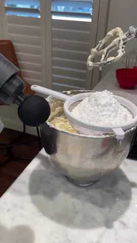 Note to self: Using a massage gun to sift flour does NOT result in fluffy cake... just a lot of flour in your hair and on the floor! 🤣 #bakingfail #kitchenchaos #bakinghumour #bakinggonewrong 