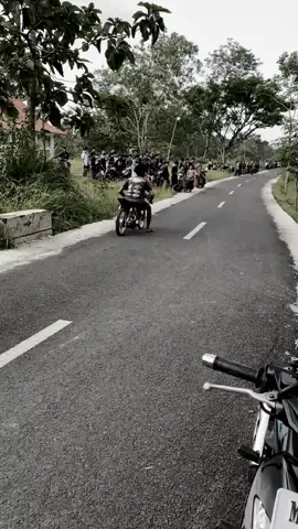 sleep engine @rosi8845 #madurabangkalan #ilegalracemadura #liaranmadura #bengkelrovickymotor #ilegalmadura #sleepengine200cc #kocorbalap 