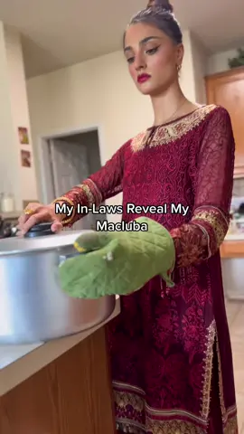 My in-laws reveal my largest macluba EVER! #eidmubarak #macluba #fyp #palestinetiktok #pakistanitiktok #maluba  