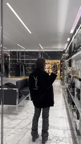 Spoiling myself to celebrate my accomplishments> 🖤 @SAINT LAURENT #ysl #shoppingday #retailtherapy #spoilingmyself #yslbag 