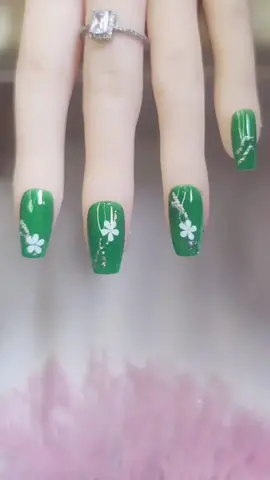 #nails #trendnail2023 #nailart #nailtutorial #naildesigns #nailtech #diynailsathome #greennails 