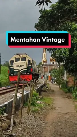 Nih buat kalian yang mau save Video Momen Unik kereta api, Silahkan Gratis kok, Syaratnya janga lupa follow aja 😁 kalau saya bikin playlist mentahan hunting ada yang setuju ngga nih, komen ya, kalau rame saya share terus mentahannya 😁 #kereta #keretaapi #keretaapiindonesia #kai121_ #keretaapikita #keretaapiunik #lokovintage #lokomotifvintage #cc201 #cc2019201jr #cc203 #cc206 #huntingkereta #naikkeretaapi #railfans #railfansindonesia #railfansoftiktok #fyp #viralvideo #berandatiktok 