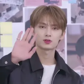 JUN FINALLY DYED HIS HAIR BROWN OH MY LORDDDD HE LOOKS SO GOOD im so excited for the comeback #jun #junhui #seventeen 