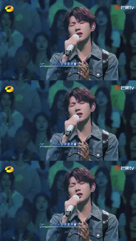 #SingWithMeS4 Warm singing by #RoyWang and three fans! Each of them had a unique interpretation! Unlock more on #MangoTV only! #我想和你唱4 #王源