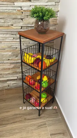 Detalhes da nossa lindíssima Fruteira de Filtro 3 andares. ❤️ Apenas R$240,00 ou 5x 48,00 sem juros. Acesse: www.artminasartesanatos.com.br e garanta a sua! #artesanato #mineiro #artminas #banco #banquetas #arabesco #cantinho #sala #saladeestar #desing #arquitetura #decoração #decora #decoration #ambientesdecorados #ambiente #quadro #ambienteexterno #ferro #suporte #fruteira #fruteiras #cozinhaplanejada #cozinha #planejados #filtro