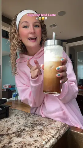 #icedcoffee #athomecoffee #cupcakeicedcoffee #cakebattercoffee #coffeeaddict #coffeetiktok #coffeelover 