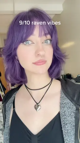 i feel like vibrant colors look best cuz im pale asf what do u think