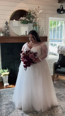 #fatgirlcan #plussizebride #2023bride #weddingtiktok #weddingmoments #plussize #plussizetiktok 