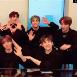 I imagine the talk after was fun for Lee Know 😂 #bbghannie #skz #straykids #hanjisung #han #jisung #leeknow #minsung #bangchan 