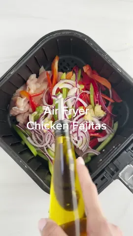 Air Fryer Chicken Fajitas #airfryer #EasyRecipe #healthyrecipes #chicken #fajitas #fooddolls   RECIPE 1 lb chicken, sliced  1 red bell pepper sliced 1 green bell pepper, sliced 1/2 red onion, sliced  3 garlic cloves mined salt pepper - to taste 2 tbsp olive oil 3 tbsp taco seasoning Directions Air fry at 350 degrees F for 15-16 minutes, making sure to give the basket a shake half way through.