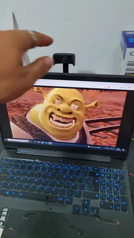 La broma del pegamento salió muy caro, igual necesitabamos otra laptop #koreanbros #broma #hermanos #BromaDelPegamento #laptop #sherk @Rus de KoreanBros @KoreanBros 