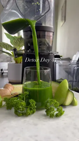 CPK Detox 🥒🍏  Cucumber | Parsley | Kale | Green Apple | Lemon | Ginger #healthy #organic #morningroutine #detox #natural #juicetoshare #healthylifestyle #morningroutine #juice #coldpressjuice #greenjuice #green #kalejuice #cucumberjuice #greenapplejuice #ginger #lemon 
