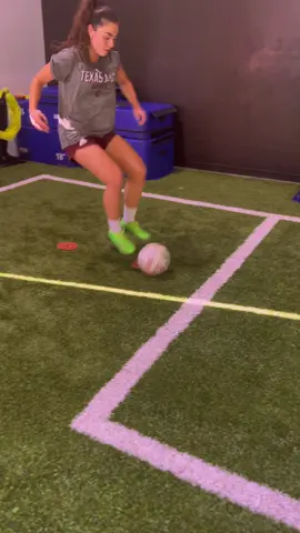TECHNICAL TRAINING 👊 #ballmastery #skilltraining #Soccer #soccergirl #viraltiktok #futbol #train #skills #collegesoccer 