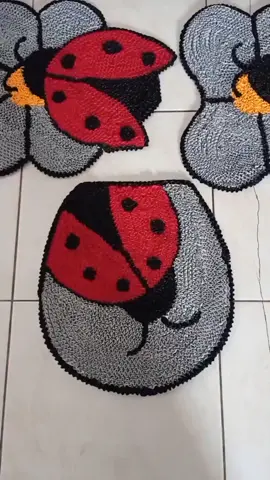 Tapete de frufru jogo de banheiro joaninha 🐞 Peça o seu Entregamos em todo Brasil 📦 #shopee#tapetes #frufru #banheiro#cozinha #decoração #vendas #atacado#cores