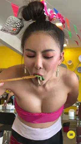 Sexy Lady Mukbang #foodvendor #streetfood #thaigirl #thailadies #thaiwomen #แม่ตุ๊กก๋วยเตี๋ยวเรือต้นตําหรับสาขาพัทยา @พรีซ ณภัคอร จิรรัชตภัค @แม่ตุ๊กก๋วยเตี๋ยวเรือสาขาพัทยา 