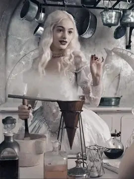 I wonder how the white queen collects all these ingredients for her potions #aliceinwonderland #whitequeen #miranaofmarmoreal #alicekingsleigh #melaniemartinez #edit #foryoupage #fyp #fypシ 