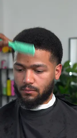 Haircut: mid taper fade with sponge twist | booking link in bio #fyp #londonbarber #tottenhambarber #haircut #skinfade #taperfade #ukbarber 