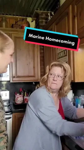 Marine daughter's mission to surprise mom: Accomplished ✅ #milotarytok #militaryhomecoming #marines #surprisemomwith #goodnewsontiktok 