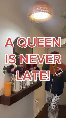 WHAT AN ENTRANCE! 😂 #princessdiaries #princessdisney #princessdiaries2 #miathermopolis #annehathaway #marypoppins #queen #aqueenisneverlate #late #lateatwork #alwayslate #starbucks #coffee #workmeme #disney #comedy #humor #fyp #fypシ #foryou #alwayslate #slayy #julieandrews #queenclarisse #clarisserenaldi #lillymoscovitz #heathermatarazzo @heathermatarazz 