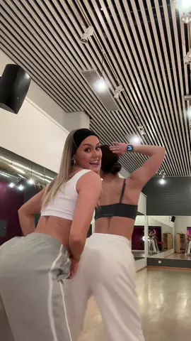 This weekend Madrid and International Twerk Champions 🔥 Should we do this again in Madrid??? 😎