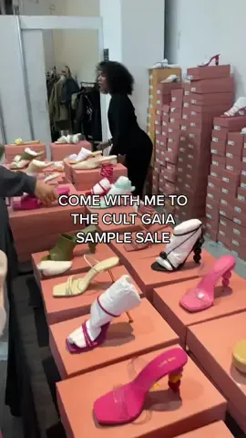 Yall i didnt know cult gaia had so many fans 😂😂 also my artwork in my apartment is not tiktok appropriate thats why i covered it up #cultgaia #cultgaiasamplesale #nycsamplesale #nyc #shopping #samplesale 