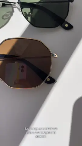 O Óculos de Sol Hexagonal é um acessorio versatil, alem de proteger os olhos feixao look mais elegante e sofisticado. #oculosdesol #otica #oculosdesoloanotodo 