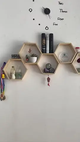 Kệ gỗ treo tường kệ lục giác tổ ong decor trang trí