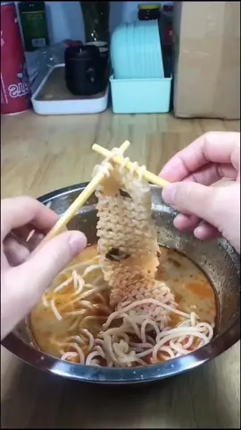 Who needs to eat ramen noodles when you can crochet them instead? 🧶🍜 🎥 Credit @thesatisfystuff #crochet #ramen #noodles #crafting #Foodie
