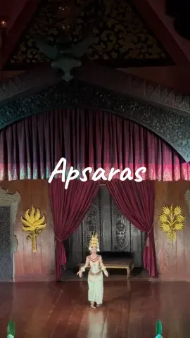 Apsaras, traditional khmer dances is also a must for you to see in Siem Reap! #khmer #dance #originalsound #apsara #apsaras #traditionaldance #Cambodia #SiemReap #DiscoverCambodia #theatre #show #danceshow #danceshowcambodia #tourism #stage #beauty #beautiful #famous 