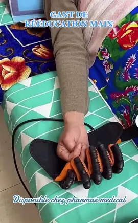 Appareil portable, peut être attaché en bras ou en bandoulière également à la taille • Deux modes de traitement : automatique et miroir • Le temps de fonctionnement est réglable de 5 à 60 min • Le temps de flexion extension peut être ajuster selon l'utilisateur de 1-9 secondes • Le mode miroir : la main saine entraine la main affectée où les mains bougent d'une manière synchrone, en suivant la voie neurone motrice #reeduction #pharmaxmedical #Annaba #fyp #fypシ 