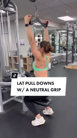 LAT PULL DOWNS W/ A NEUTRAL GRIP This is one of my favourite back exercises!  Cues to help:  1️⃣ Lengthen out your lats 2️⃣ Start pulling down 3️⃣ Bring your chest up slightly  4️⃣ Pull roughly to the top of your chest Always focus on control and slowing down the movement 💪 #back #backworkout #backday #gym #gymmotivation #gymgirl #gymshark #lululemon #Fitness #fitnessmotivation #fitnessjourney #muscle #motivation #technique #tip #techniquethursday #personaltrainer #pt #onlinecoach #onlinechoaching 