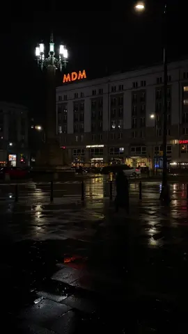 warszawa w deszczu… #dc #eminemstan #dlaciebie #warszawa #deszcz #void 