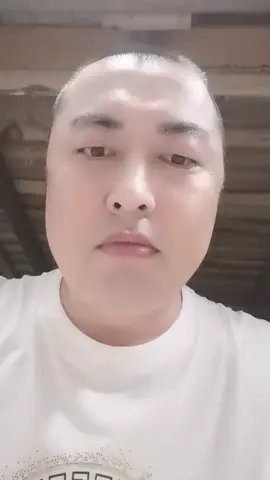 一个人睡觉 一个人吃饭 一个人赚钱#中国人🇨🇳❤️🇱🇦老挝人 #老挝万象🇱🇦❤️🇱🇦 #中国人🇨🇳在老挝🇱🇦 #lao #Facebook 