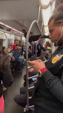 纽约地铁偶遇一幕
