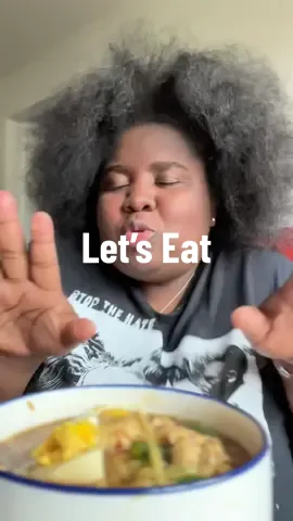 *not sponsored* details below! ✨✨✨✨✨✨✨✨ 🐔recipe: 2 chicken tenders, ginger paste, sesame oil, garlic paste, onion powder, garlic powder, cayenne pepper, salt, soy sauce, drizzle of honey rub it in then air fry it.  ——————————————— @ww_official points  noodles 16 pts chicken 0 pts eggs 0 pts veggies 0 pts beef broth 0 pts fried chilli 1 pts sesame oil 1 pts