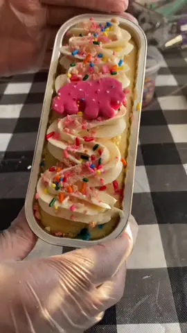 Strawberry shortcake or Funfetti? 👀 #minicakepans #minicakes #cupcakes #cupcakedecorating #funfetti #strawberryshortcake #cupcakesoftiktok #hobbybaker #beginnerbaker #treatmaker #bakingsidehustle #mompreneur #singlemom #singlemomvlog #millenialmom #blackmomtok #momsidehustle #treatboxes #circusanimalcookies #ditlofamom #momdailyvlog #treatmakerlife #caketok #dessertsoftiktok  Hobby baker   Mini cake pans  Beginner baker 
