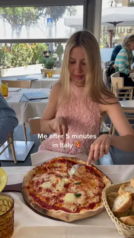 In Italy I can eat pizza 3 times a day 🍕🇮🇹 #italianfood #italianpizza #pizzalover #visititaly #travelitaly 