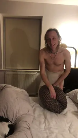 The pillow fluffer master! #funny #fyp #viral #pillowfluffermaster 