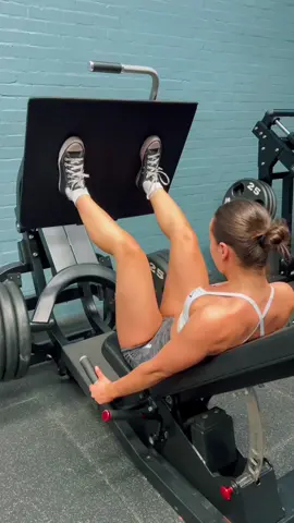 Quads with a sprinkle of calves🦵🏻#fyp #GymTok #workout #quads 