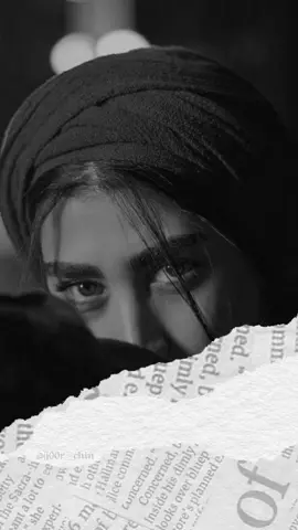 بە گۆرانی {خـان بـاجی} نامجۆ هێندەی دی برینەکانمان قوڵ دەکاتەوە و خــوێ بەسەر برینمانا دەکات نامـجۆ بە دەنگێکی خەماوی کە خاڵی نیە لە تکاو پاڕانەوە هاوار دەکات {مەڕۆۆۆۆ خـان بـاجی..} جار جارەش وەک لاواندنەوەیەک پڕ بە گەروی هاوار دەکات {لایلای لەللللای لایلای..لایلای لەلللللای لەیلای} منیش وەک نامجۆ پێم خۆشە پڕ بەگەرووم هاوار بکەم ئاخر بڕێک جار مرۆڤ پێویستە پڕ بە گەرووی هاوار بکات تا خاڵی بێتەوە لەو توڕەهاتانەی نێو مێشکی تا کەسێک بـیبیستێت بەڵام ناتوانم چونکە لێرە { هیچکەس حەوسەڵەی گوێگرتنی نییە کەس گوێ ناگرێ} جا بۆیە ئەوەی لە دەستم دێت ئەوەیە بەهێواشی و لە ژێر لێوەوە لەگەڵ نامجۆ بڵێم{ خـان بـاجی مەڕۆۆۆ خان باجی لەیلای لەیلللللای لایلای لایلللللای...} #mohsennamjoo #محسن_نامجو 