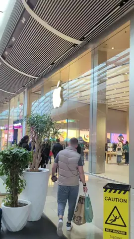London Stratford Westfield Apple Store #londonlife #lifeintheuk #BeautifulUK #LondonTown #LomdonShopping #EastLondon 