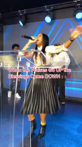 Now and forever, Lord I’ll bless your name! 🎶🔥 🎥:@fulleffectchurches #blackchurchtok #praiseandworship #blessings #praisethelord 