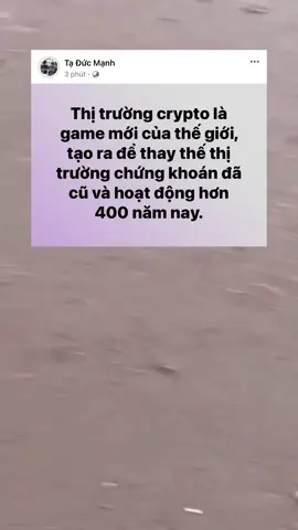 Vì sao lạm phát tăng thì giá cả hàng hóa tăng, giá vàng tăng: - Lượng tiền mới in ra X giá trị tiền = Lượng hàng hóa sản xuất mới X giá cả hàng hóa + Lượng vàng khai thác mới X giá vàng (1) - Xảy ra lạm phát khi lượng tiền mới in ra nhiều hơn lượng hàng hóa sản xuất mới + Lượng Vàng khái thác mới.  Do đó để phương trình (1) cần bằng thì: + Giá cả hàng hóa phải tăng + Giá vàng phải tăng