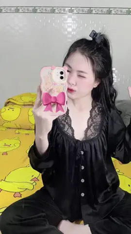 Em hỏi ty màu gì..a liền tl ty màu hồng🫤